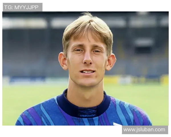 足球明星奥维马斯精彩瞬间回顾与经典图片分享