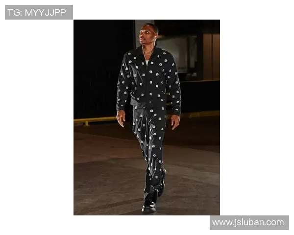 足球明星最新时尚穿搭揭秘引领潮流的运动风格与个性魅力展示